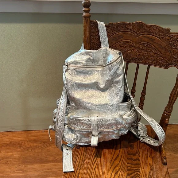 Steve Madden Silver‎ Backpack Steve Madden Quilted Silver Black Metallic Backpack 17” | eBay main image 3
